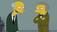 Die Simpsons – Nachdem Homers Idee mit der Bar Moe (r.) ruiniert hat, muss er einen Job bei Mr. Burns (l.) annehmen ...