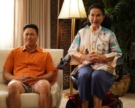 Fresh off the Boat – Louis Huang (Randall Park, l.); Grandma Huang (Lucille Soong, r.)