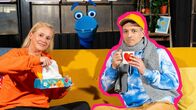 SingAlarm – Gute Besserung! Wenn bei Singa der Hals kratzt und die "Nase läuft" wie im Song von Simon sagt, dann helfen nur warmer Tee und eine kuschelige Decke. Hoffentlich steckt sich das SingDing nicht an.