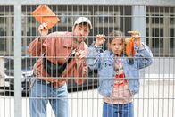 neoriginal: Ready.Daddy.Go! – Michel (Fridolin Sandmeyer, l.) und Getsimani (Fee Schuster-Böckler, r.) sind in wichtiger Mission unterwegs.