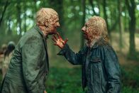 neoriginal: Generation Z – Cecily (Sue Johnston) versucht, Frank (Paul Bentall) zum Aufgeben zu bewegen.