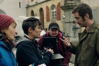 Action – Action Stress am Set: Barbara Tobola als Martine, Piera Bellato als Jo, Roland Vouilloz als Didier, Sean Biggerstaff als Sean Copyright: SRF/BTP