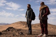 Kandahar – L - R: Tom Harris (Gerard Butler), Mohammad "Mo" Doud (Navid Negahban).