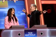 Quizduell-Olymp – Die Kandidat:innen des Teams "Hauptrolle": Simone Thomalla (l.), Schauspielerin und Sven Martinek (r.) Schauspieler.