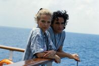 Das Traumschiff – Bordfotograf Christian (Diego Wallraff) und seine Freundin Lisa (Katharina Böhm) haben ein großes Problem: an Bord werden sie von ihrer Vergangenheit eingeholt, die sie nie bewältigt haben.