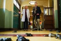 The Real O'Neals – Martha Plimpton (Eileen), Matt Oberg (Direktor Murray).