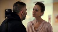 Testo – Filialleiterin Magda (Jeanette Hain) lässt sich von "Mastermind" Keko (Kida Khodr Ramadan) nicht einschüchtern.