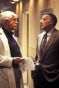 Diagnose: Mord – Dr. Mark Sloan (Dick Van Dyke, l.); Dr. Ed Quiller (Richard Romanus, r.)