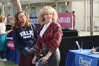 The Goldbergs – Betsy Rubenstone (Annie Mumolo, l.); Beverly Goldberg (Wendi McLendon-Covey, r.)