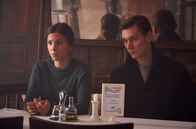 Tatort – Die Kommissare Nora Dalay (Aylin Tezel) und Jan Pawlak (Rick Okon) ermitteln undercover im Restaurant der Familie Modica.