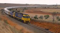 Traumzüge – Seine 30 Wagen geben dem Indian Pacific die eindrucksvolle Länge von 775 Metern.