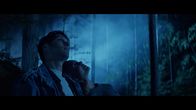 Cryptid – Niklas (Julius Fleischanderl) und Amina (Amanda Lindh) haben sich von den anderen abgesetzt.