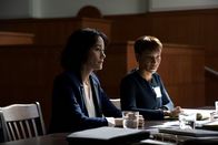 Homeland – Simone Martin (Sandrine Holt, l.); Ellen Lichter (Charmin Lee, r.)