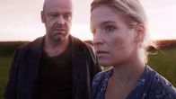Liebe – Janusz hat die Prostituierte Irina engagiert, ihn zur Beerdigung begleiten.