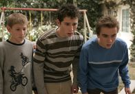 Malcolm mittendrin – v.li.: Dewey (Erik Per Sullivan), Reese (Justin Berfield), Malcolm (Frankie Muniz).