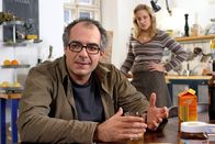 Erbin mit Herz – Michael Niavarani, Nina Proll.