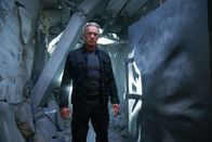 Terminator: Genisys – Der Terminator (Arnold Schwarzenegger) ist darauf programmiert, Sarah vor Gefahren zu beschützen. Knallhart setzt er sich in jedem Kampf durch ...