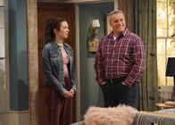 Man with a Plan – Kate Burns (Garce Kaufman, l.); Adam Burns (Matt LeBlanc, r.)