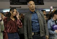 Lethal Weapon – Murtaughs (Damon Wayans, r.) Tochter Riana (Chandler Kinney, l.) gerät in Schwierigkeiten, als sie in einen Mordfall verwickelt wird ...