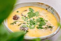Silvia kocht – Tom Kha Gai (Thailändische Kokos Suppe).
