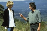 French Kiss – Die biedere Amerikanerin Kate (Meg Ryan, l.) und der französische Lebenskünstler Luc (Kevin Kline, r.) können sich nicht besonders leiden, aber dann ...