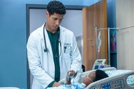 The Good Doctor – v.li.: Chuku Modu (Dr. Jared Kalu), Jojo Salkey-Randon (Gabriel).