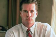 Halbblut – FBI-Agent Ray Levoi (Val Kilmer) wird in eine Welt versetzt, die ihm fremd ist: Im Indianerreservat wartet nicht nur ein Mord, sondern auch seine eigene Identität auf ihn.