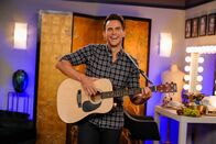 Call Me Kat – Max (Cheyenne Jackson)