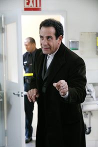 Monk – Monk (Tony Shalhoub) ist freudig überrascht, als er im Supermarkt einen scheinbar normalen Mann kennenlernt und sich mit Hal eine überaus normale Männerfreundschaft zu entwickeln scheint. Doch als Hal die Bekanntschaft abrupt beendet, beginnt Monk misstrauisch zu recherchieren.