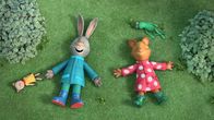 Pip und Posy – Pip und Posy spielen "Schnee- Engel", zwar ohne Schnee, aber mit viel Freude.