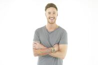 Body Fixers - Die Beauty Profis – (1. Staffel) - Als Make-up Artist weiß Alex ganz genau, wie man mit einigen geschickten Handgriffen wahre Wunder vollbringen kann ...