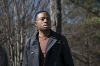 MacGyver – Es ist Bozer's (Justin Hires) erste Übersee-Mission für die Phoenix Foundation und das Team wird für einen Terroranschlag verantwortlich gemacht ...