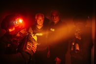 Tatort – Von links: Kriminalhauptkommissar Ivo Batic (Miroslav Nemec) und Kriminalhauptkommissar Franz Leitmayr (Udo Wachtveitl) betreten mit den SEK Beamten Karas Wohnung.