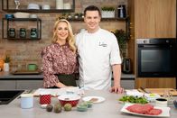 Silvia kocht – Silvia Schneider, Lukas Kienbauer („Knuspriges Rindfleisch mit Erdnuss und Reis“ und „Schokolade mit Passionsfrucht und Curry“).