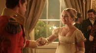Sanditon – Captain William Carter (Maxim Ays) und Alison Heywood (Alison Heywood)