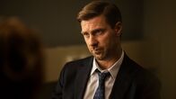 Bäckström – Der Diplomat Daniel Johnson (Linus Wahlgren) gerät unter Verdacht.