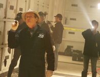 Navy CIS – Ein neuer Fall führt Ducky (David McCallum, vorne) und die anderen Teammitglieder in eine zerstörte Gruft ...