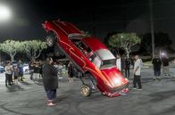 GEO-Reportage – Das Hoppen - ein Auto hüpfen zu lassen - ist illegal, aber bei den Anhängern der Szene beliebt.