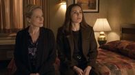 The Blacklist – Katarina Rostova (Laila Robins, l.), Elizabeth Keen (Megan Boone, r.)