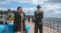 Vor uns das Meer – Miss Teignmouth (Genevieve Gaunt) und Rodney Hallworth (David Thewlis).