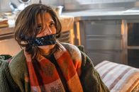 SOKO Stuttgart – Ein Fall, der das Stuttgarter Kripo-Team an seine Grenzen bringt: Bei den Ermittlungen im Mord an einem renommierten Hochschulprofessor, gerät Kriminalkommissarin Lea Gomez (Jasmin Gassmann) in eine unberechenbare Gefahrensituation. Die Kollegen versuchen fieberhaft, die Situation zu deeskalieren.
