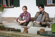 Die Rosenheim-Cops – Sie stehen unter Mordverdacht und fühlen sich erneut im Stich gelassen. Die beiden Vorbestraften Petra Schulz (Natalie Spinell) und Michael Lachner (Tom Lass).