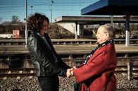 Tatort – Früher standen Lena Odenthal (Ulrike Folkerts) und ihre Tante Niki (Ursula Werner, r.) einander sehr nahe. Umso mehr freut sich Lena, dass sie Niki endlich mal in Ludwigshafen willkommen heißen kann.
