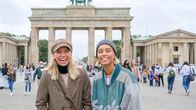 TickTack - Zeitreise mit Lisa & Lena – Am Brandenburger Tor startet Lisas und Lenas Zeitreise in die Geschichte der DDR.