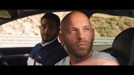Taxi 5 – Ed­dy Mak­louf (Ma­lik Ben­tal­ha, l.)