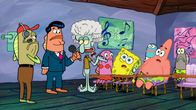 SpongeBob Schwammkopf – vorne: Squidward (3.v.l.), SpongeBob (2.v.r.), Patrick (r.)