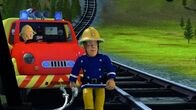 Feuerwehrmann Sam – Zusammen mit Penny versucht Feuerwehrmann Sam das Feuer zu löschen.