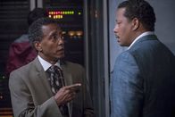 Empire – Während Lucious (Terrence Howard, r.) und Thirsty Rawlings (Andre Royo, l.) alles versuchen, um den Schaden des Hackerangriffs so gering wie möglich zu halten, findet sich Jamal in einem komplizierten Liebesdreieck wieder ...