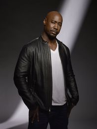 Lucifer – (2. Staffel) - Seine Taten auf der Erde und vor allem seine Bekanntschaft mit einem Dämon könnten Amenadiel (D.B. Woodside) zum Verhängnis werden ...