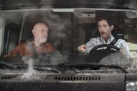 B Positive – Harry (Hector Elizondo, l.); Drew Dunbar (Thomas Middleditch, r.)